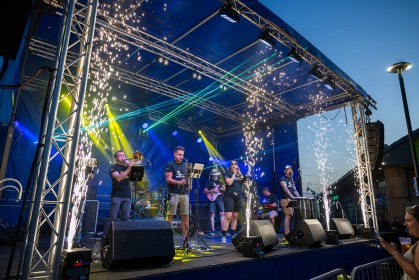 Brass-Monkees-on-Stage3