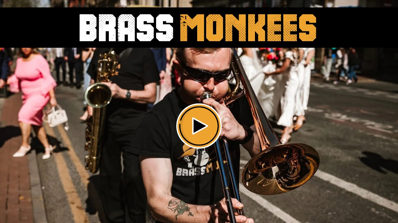 Roaming function band entertaining guests at Cheshire corporate event